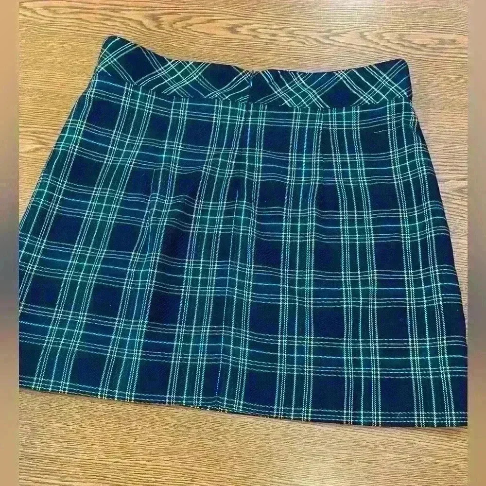 ๐ NWOT, School girl plaid mini skirt - Picture 2 of 4